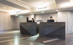 โรงแรมทูมอร์โรว์